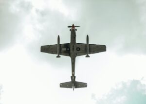 Due to invalid registrations, the FAA grounds 800 aircraft.