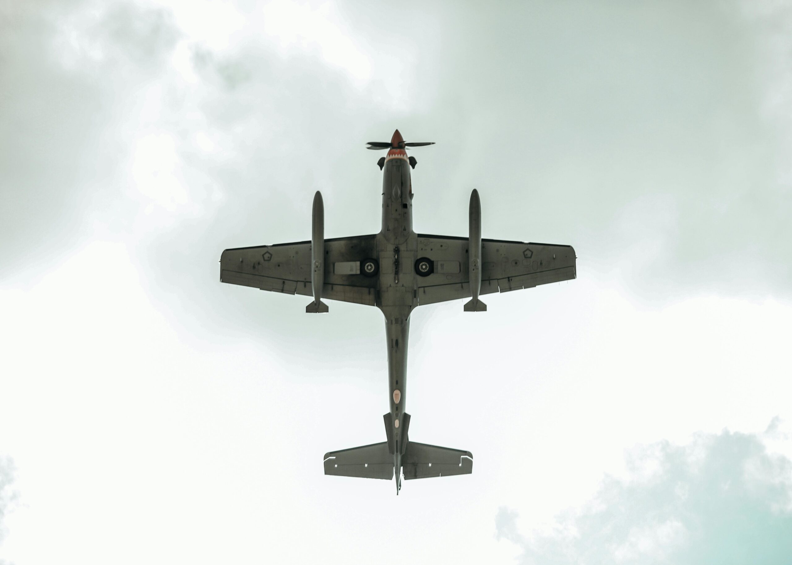 Due to invalid registrations, the FAA grounds 800 aircraft.